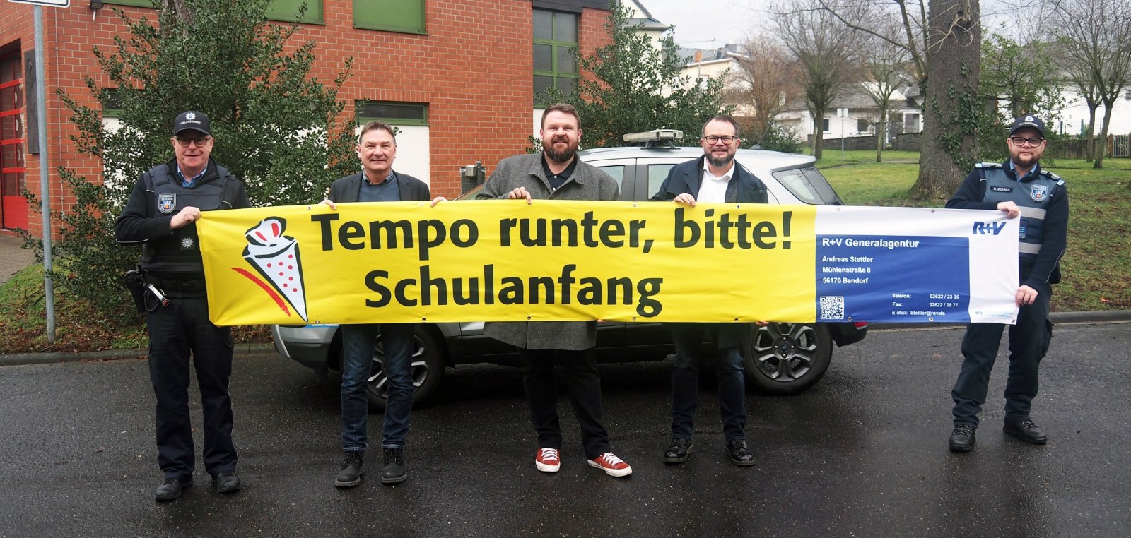 Banner wirbt für Rücksicht im Straßenverkehr Startseite