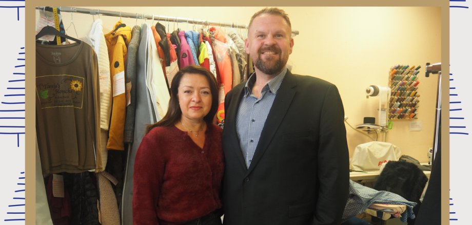 Beige Grün Schwarz Illustrativ Adventskalender Türchen Instagram Post - 2 (2) Beige Grün Schwarz Illustrativ Adventskalender Türchen Instagram Post - 2 (2)