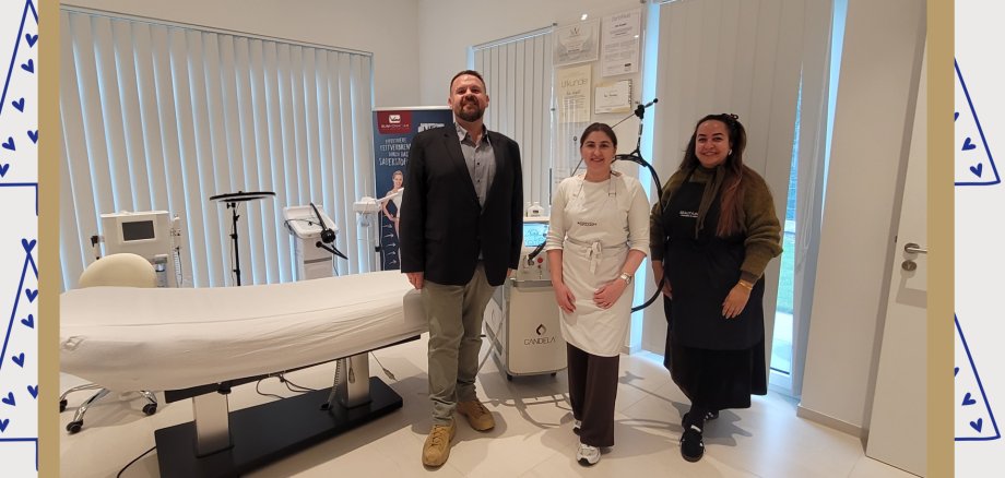 Beige Grün Schwarz Illustrativ Adventskalender Türchen Instagram Post - 13 Beige Grün Schwarz Illustrativ Adventskalender Türchen Instagram Post - 13