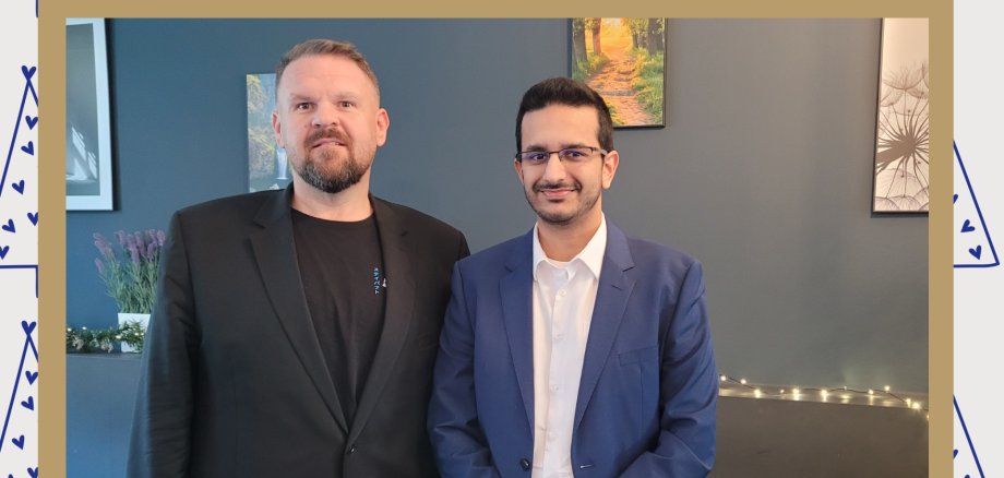 Beige Grün Schwarz Illustrativ Adventskalender Türchen Instagram Post - 8 (2) Beige Grün Schwarz Illustrativ Adventskalender Türchen Instagram Post - 8 (2)