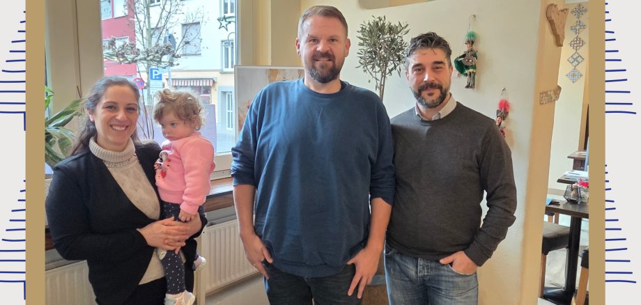 Beige Grün Schwarz Illustrativ Adventskalender Türchen Instagram Post - 22