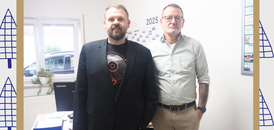 Beige Grün Schwarz Illustrativ Adventskalender Türchen Instagram Post - 20 (2)