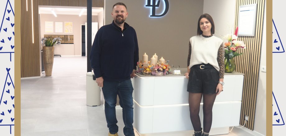 Beige Grün Schwarz Illustrativ Adventskalender Türchen Instagram Post - 18 (2)