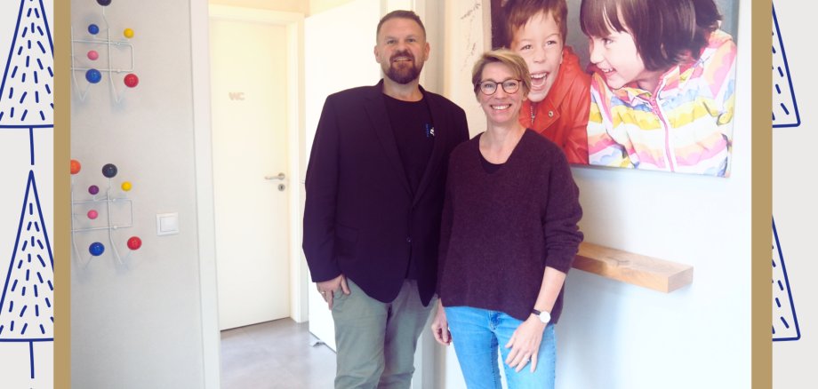 Beige Grün Schwarz Illustrativ Adventskalender Türchen Instagram Post - 9 (2) Beige Grün Schwarz Illustrativ Adventskalender Türchen Instagram Post - 9 (2)