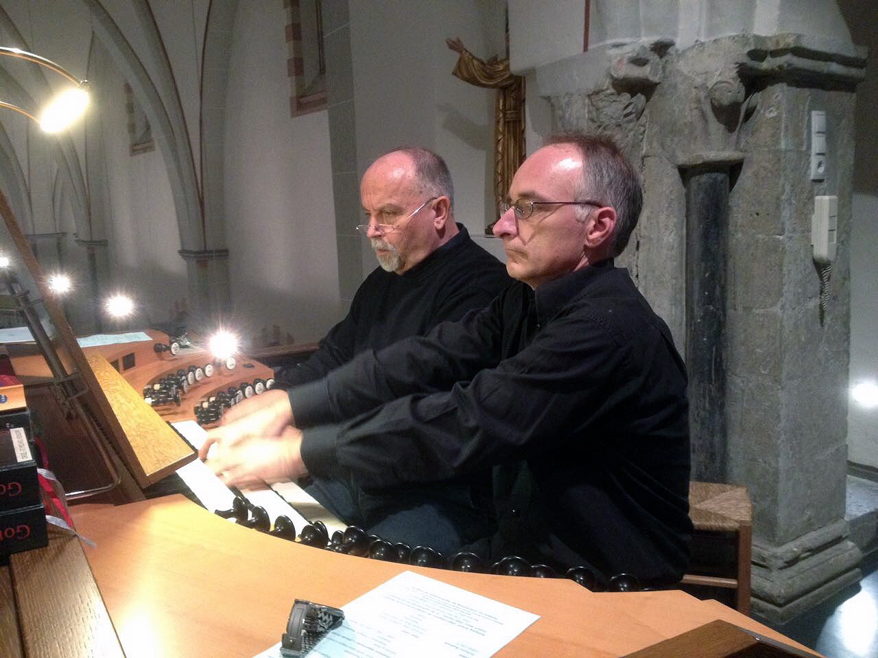 Gisbert Wüst und Wolfgang Arneth an der Orgel