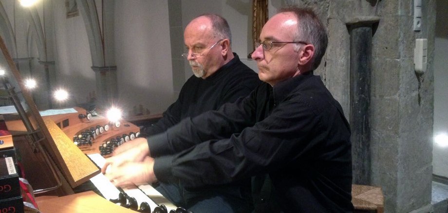 Gisbert Wüst und Wolfgang Arneth an der Orgel