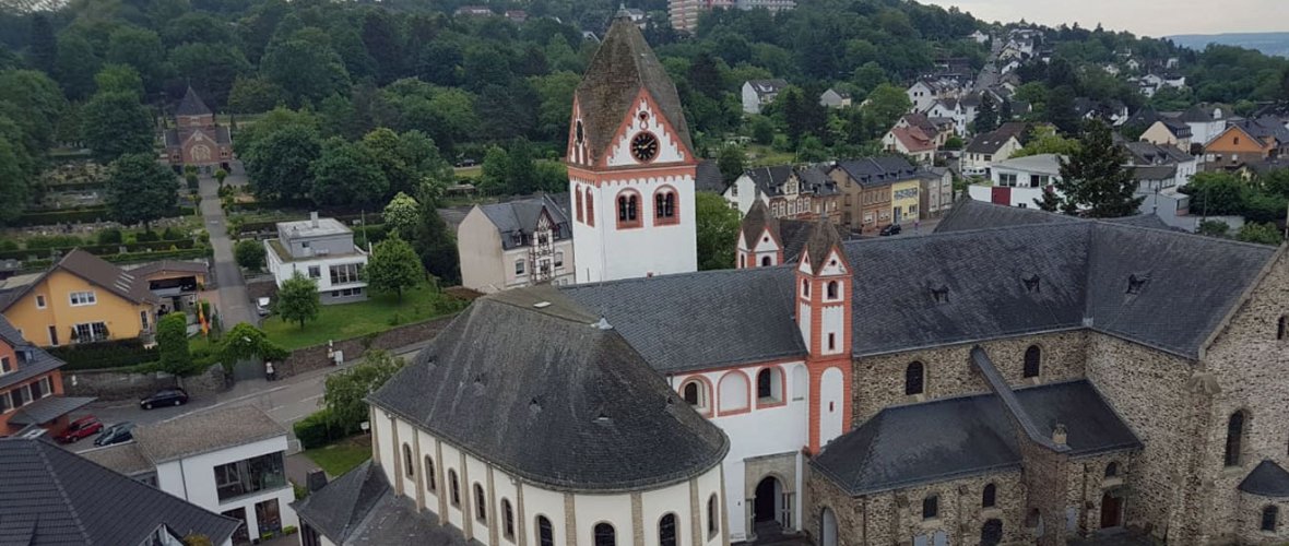 Blick von oben auf die Medarduskirche