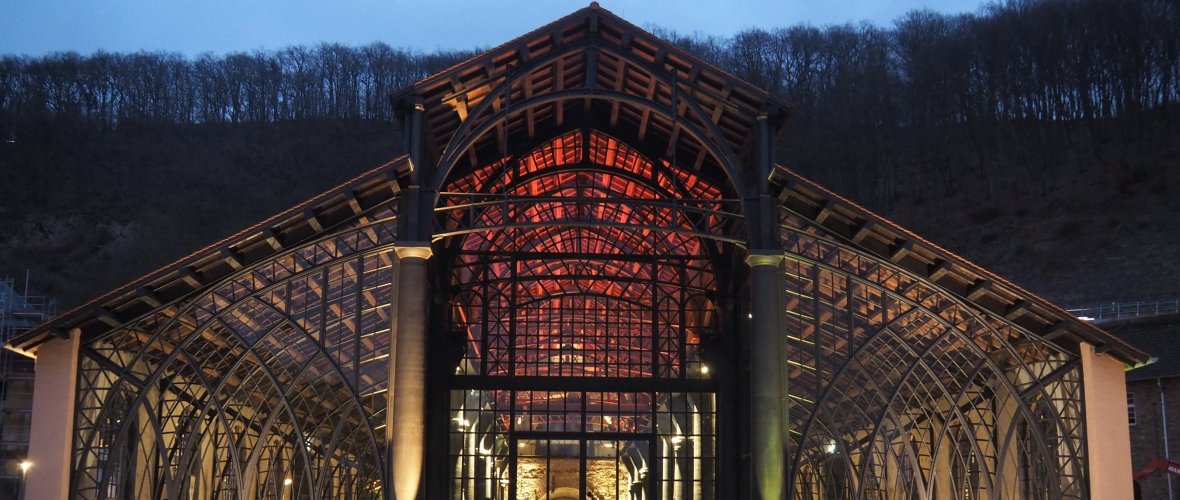 Gießhalle der Sayner Hütte, beleuchtet